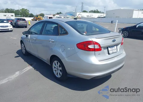 2013 Ford Fiesta Se z USA, uszkodzony, nr VIN 3FADP4BJ7DM174859